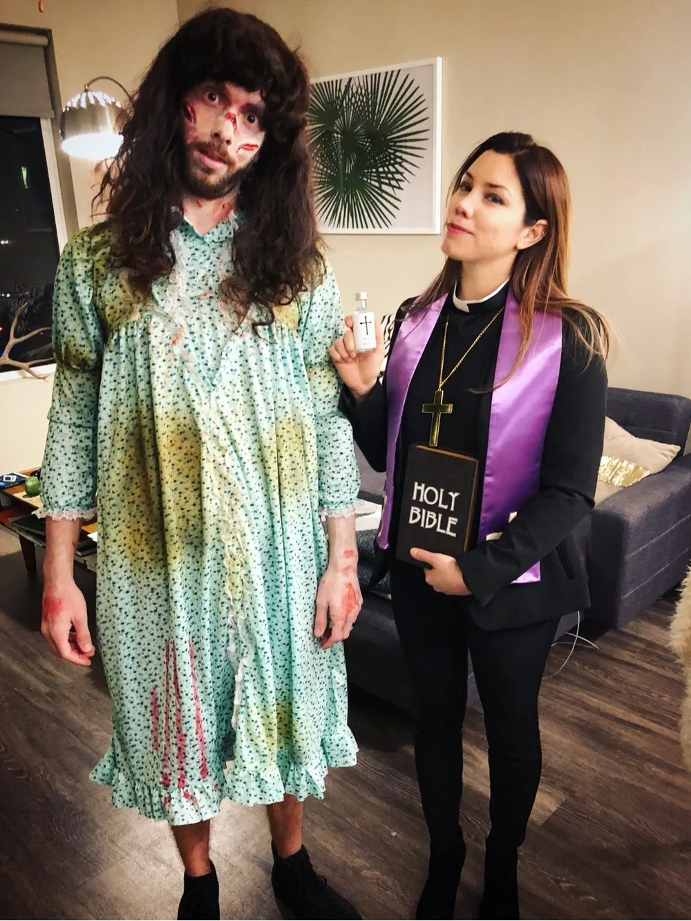 Adult Spirit Regan The Exorcist Costume (Gown and wig) + priest accesories